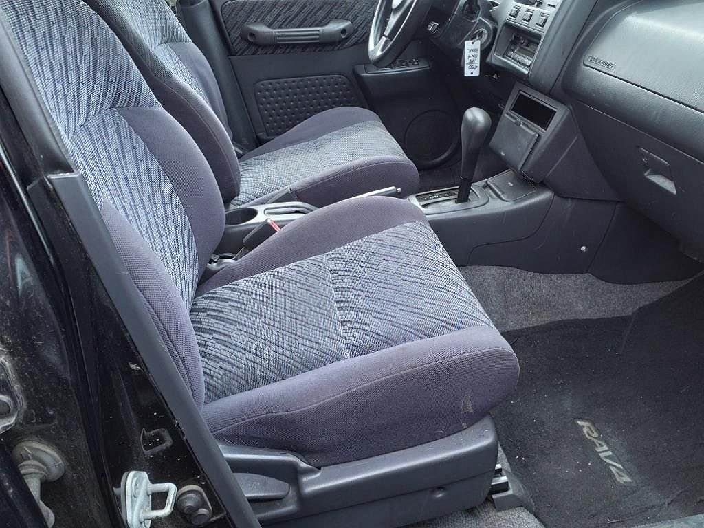 1998 Toyota RAV4 Base image 5