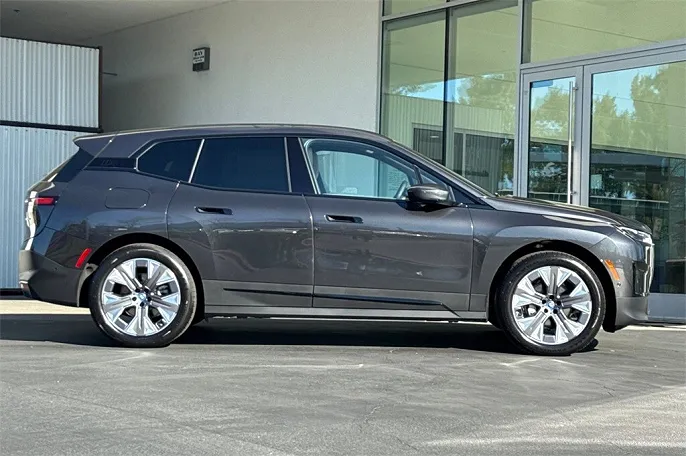 2025 BMW iX