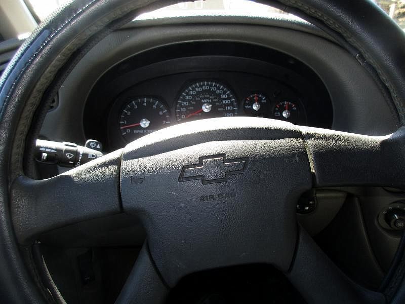 2003 Chevrolet TrailBlazer LS image 10