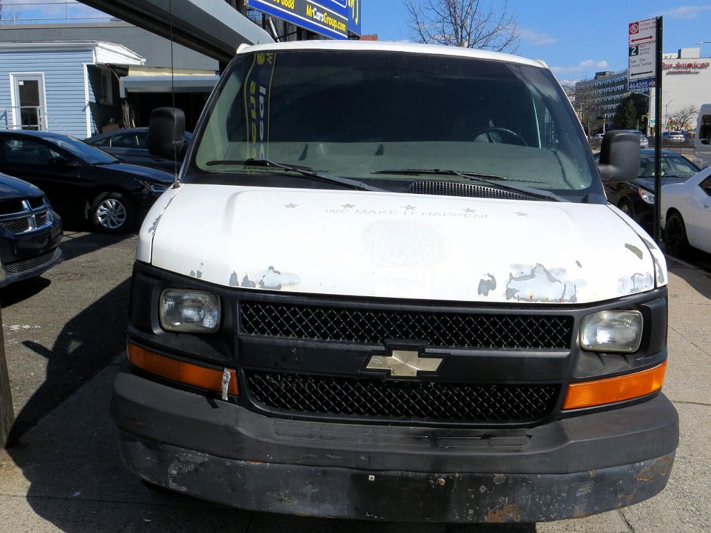 2003 Chevrolet Express 3500 image 1