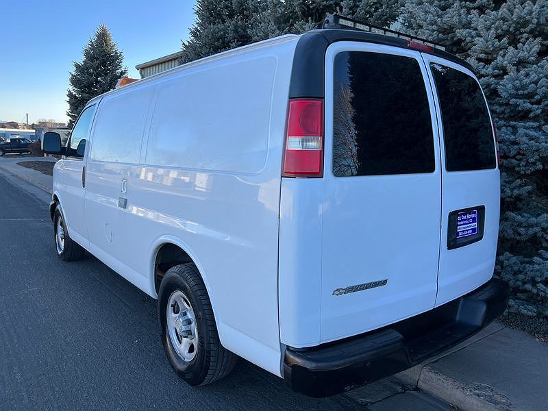 2007 Chevrolet Express 1500 image 2