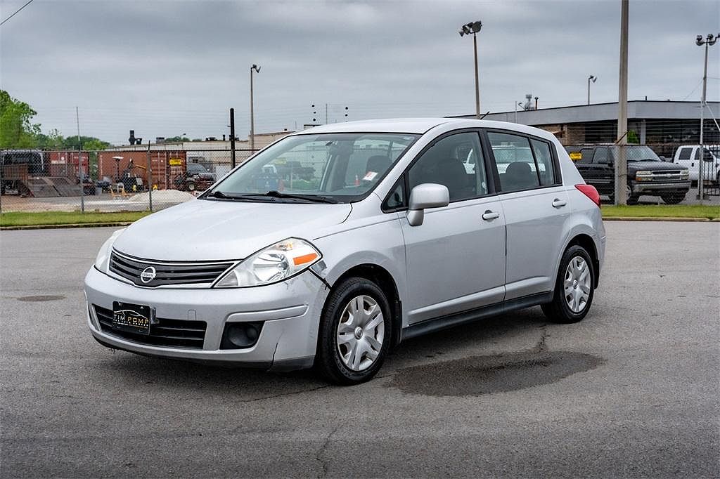 2010 Nissan Versa S image 0