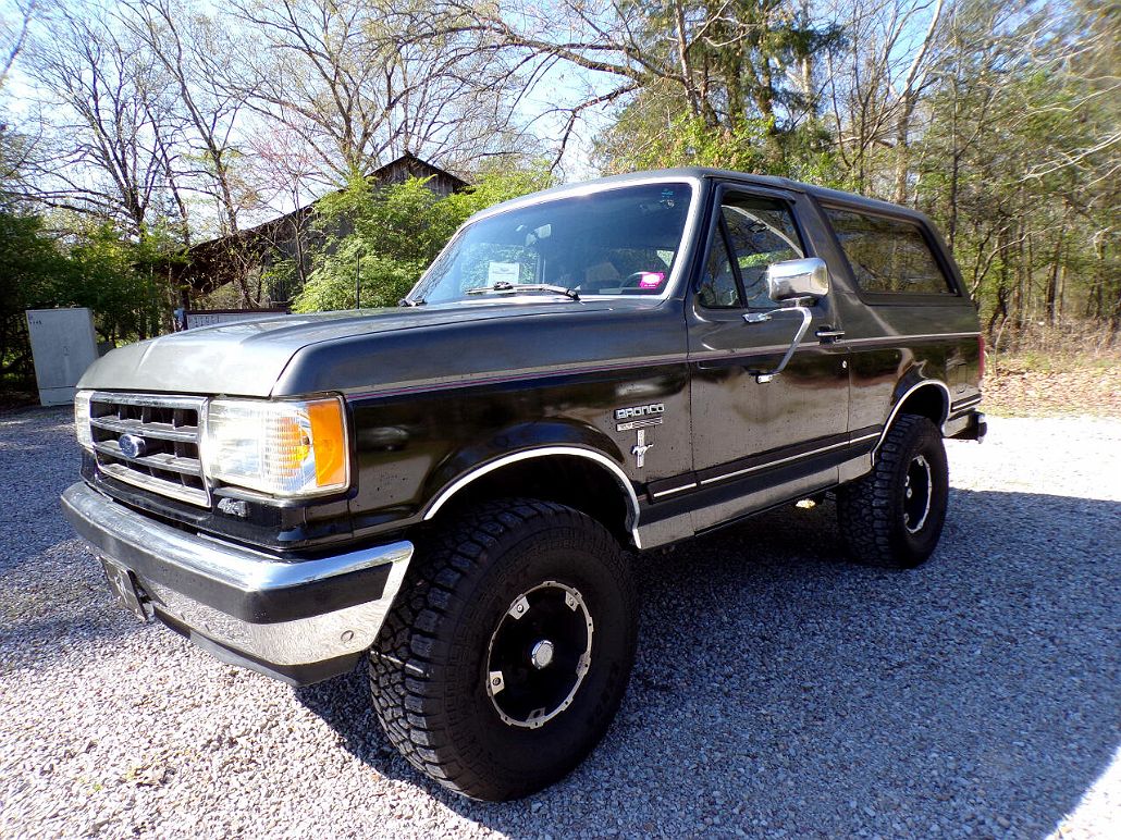 1989 Ford Bronco XLT image 0