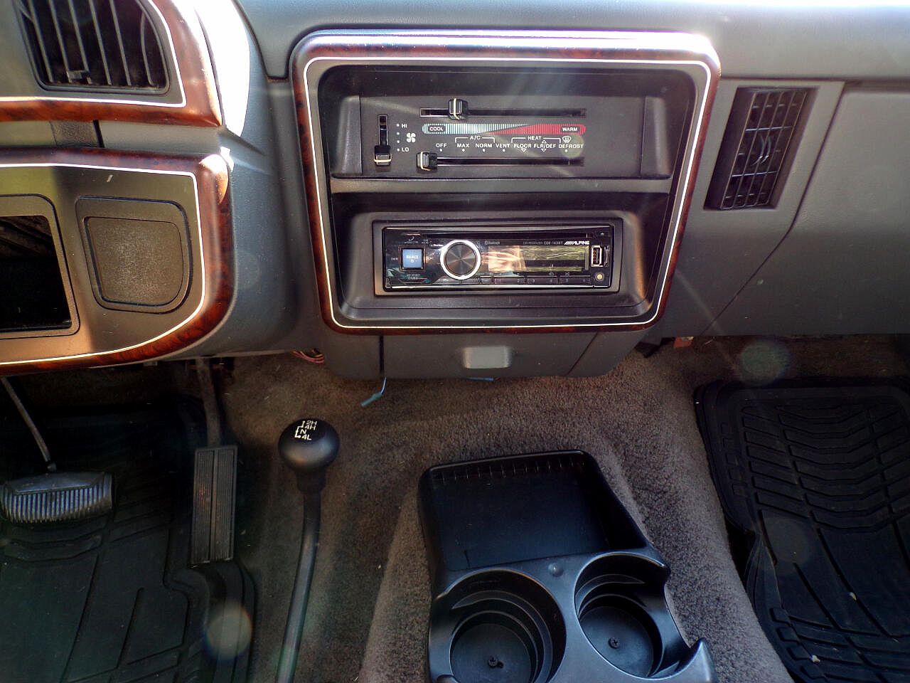 1989 Ford Bronco XLT image 16