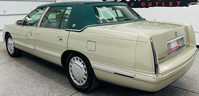 1997 Cadillac DeVille Base image 2