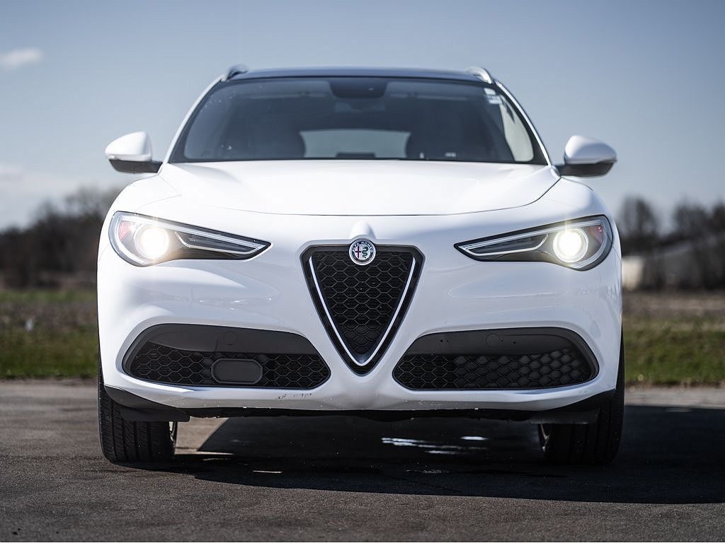 2018 Alfa Romeo Stelvio Base image 6