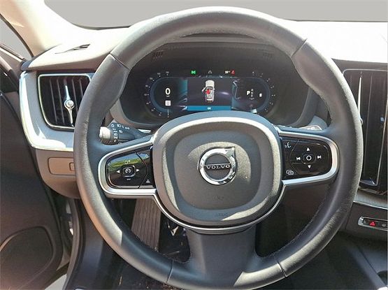 2025 Volvo XC60 B5 Plus photo 11