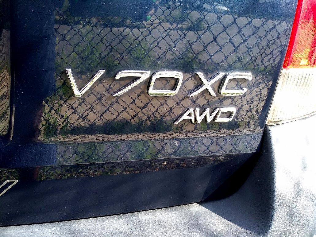 2001 Volvo V70 XC image 3
