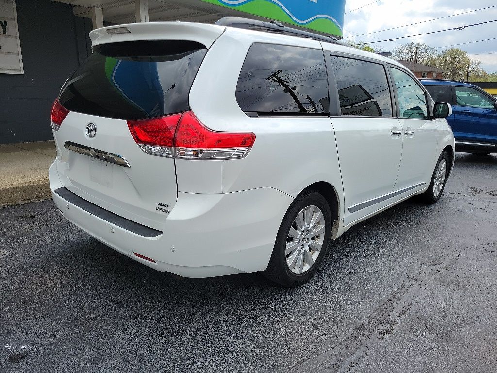2012 Toyota Sienna Limited image 3