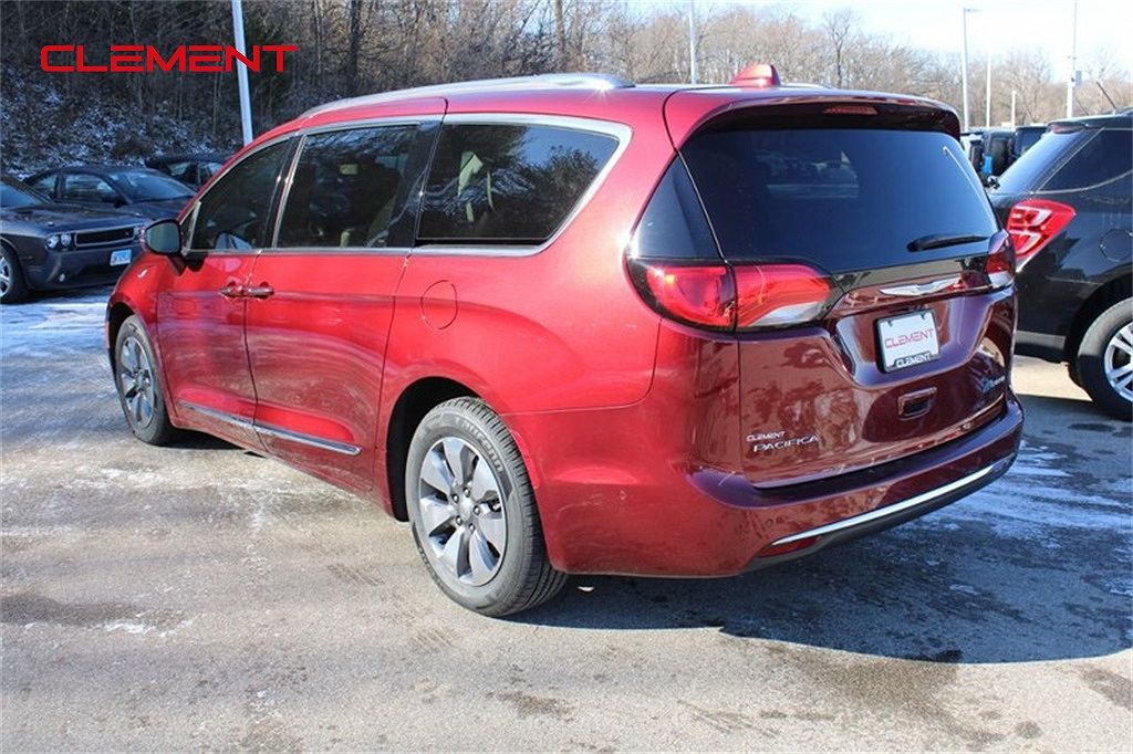 2018 Chrysler Pacifica Limited image 3