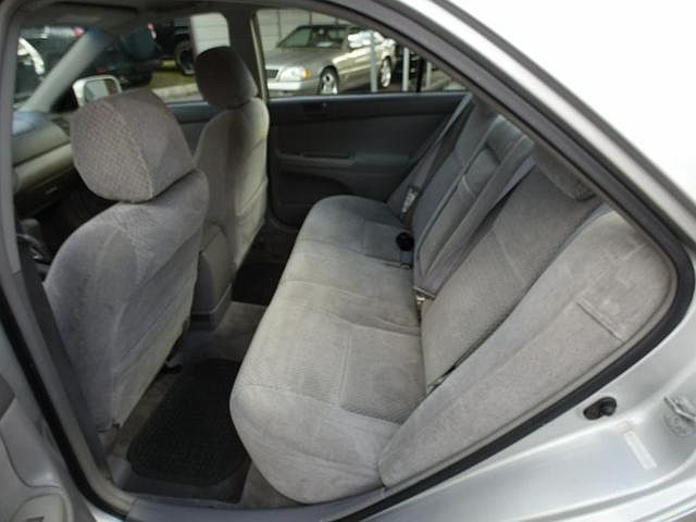 2003 Toyota Camry LE image 17