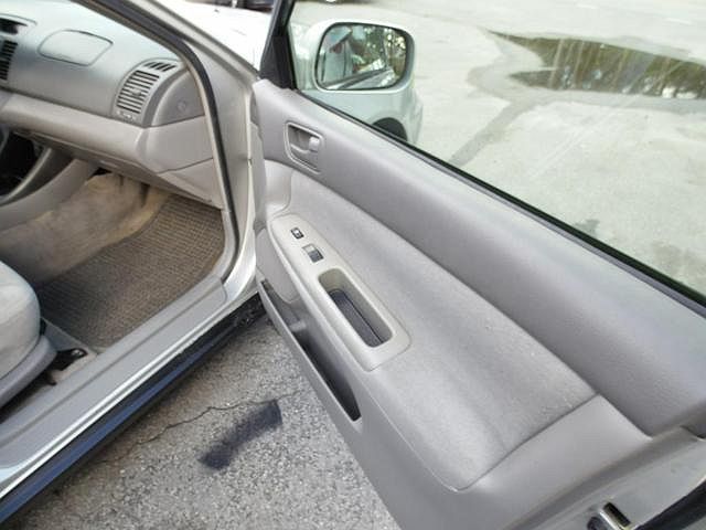 2003 Toyota Camry LE image 23