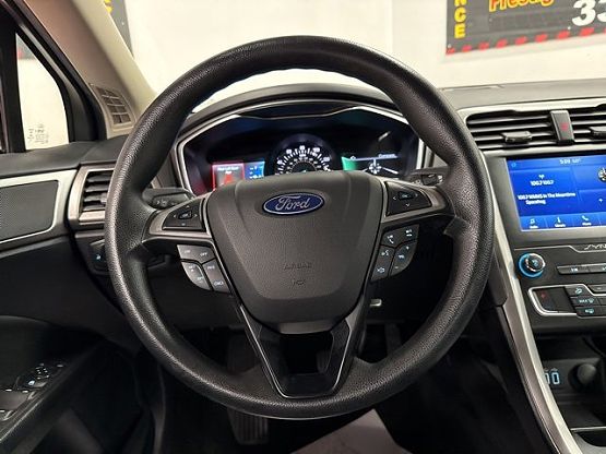 2020 Ford Fusion SE photo 9