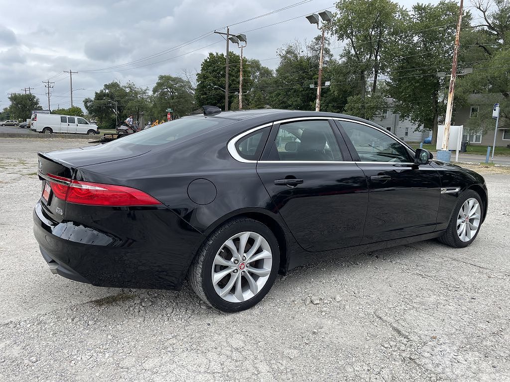 2019 Jaguar XF Premium image 4