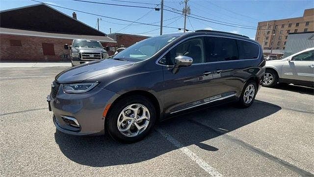 2022 Chrysler Pacifica Limited image 1