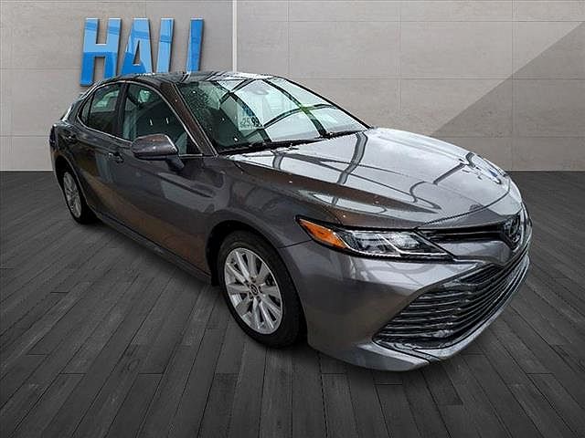 2019 Toyota Camry LE image 1