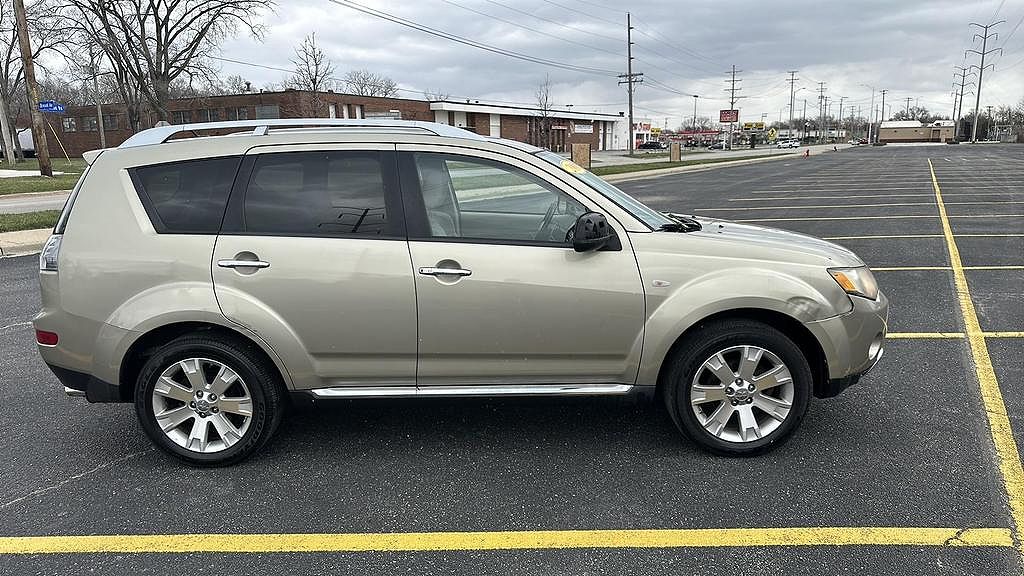 2009 Mitsubishi Outlander SE image 3