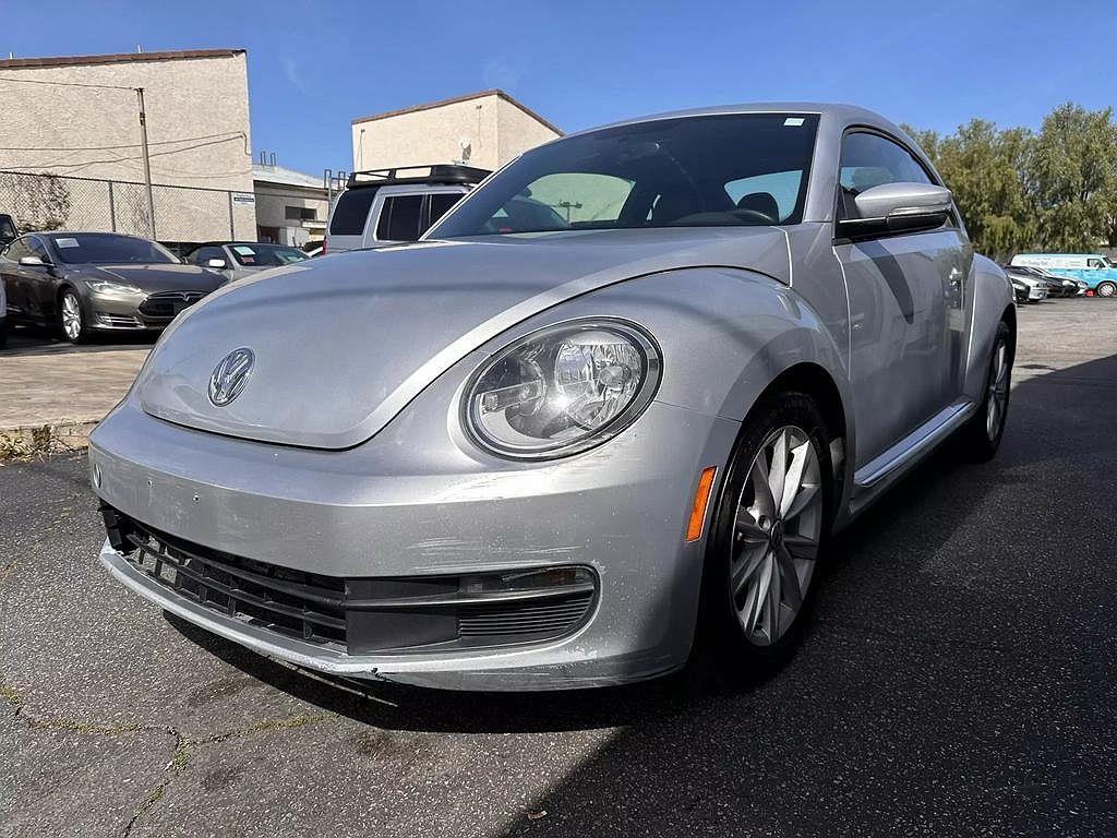 2013 Volkswagen Beetle null image 0