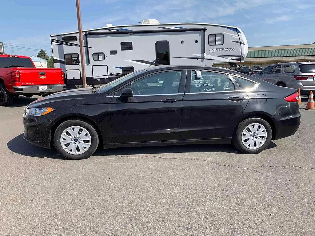2019 Ford Fusion S image 1