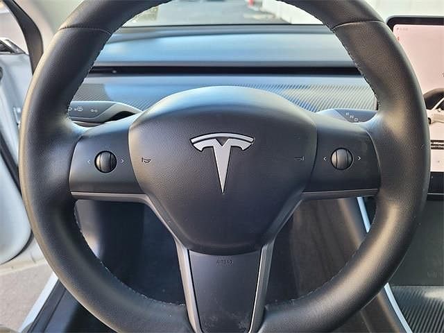 2020 Tesla Model 3 Standard Range image 29