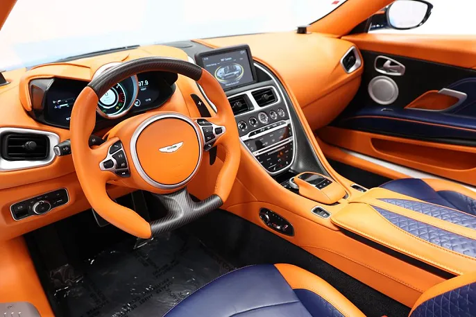 2022 Aston Martin DBS