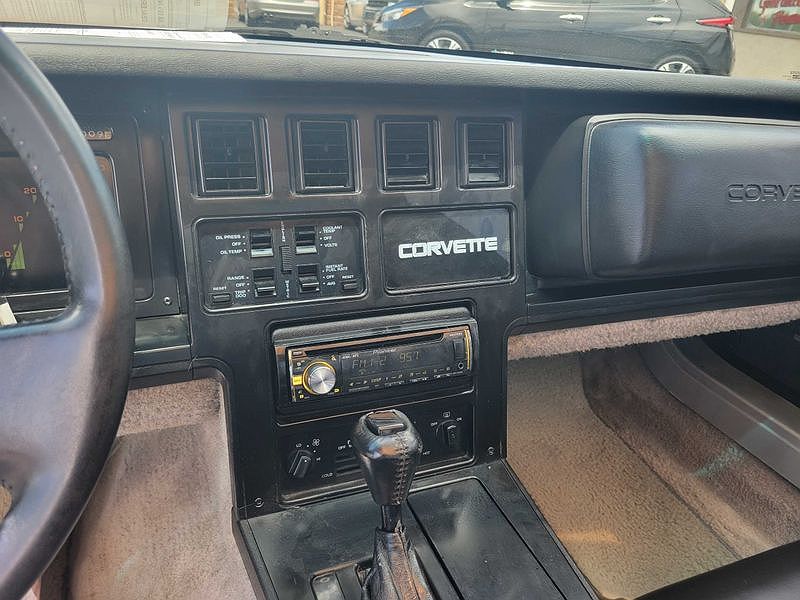1985 Chevrolet Corvette null image 13
