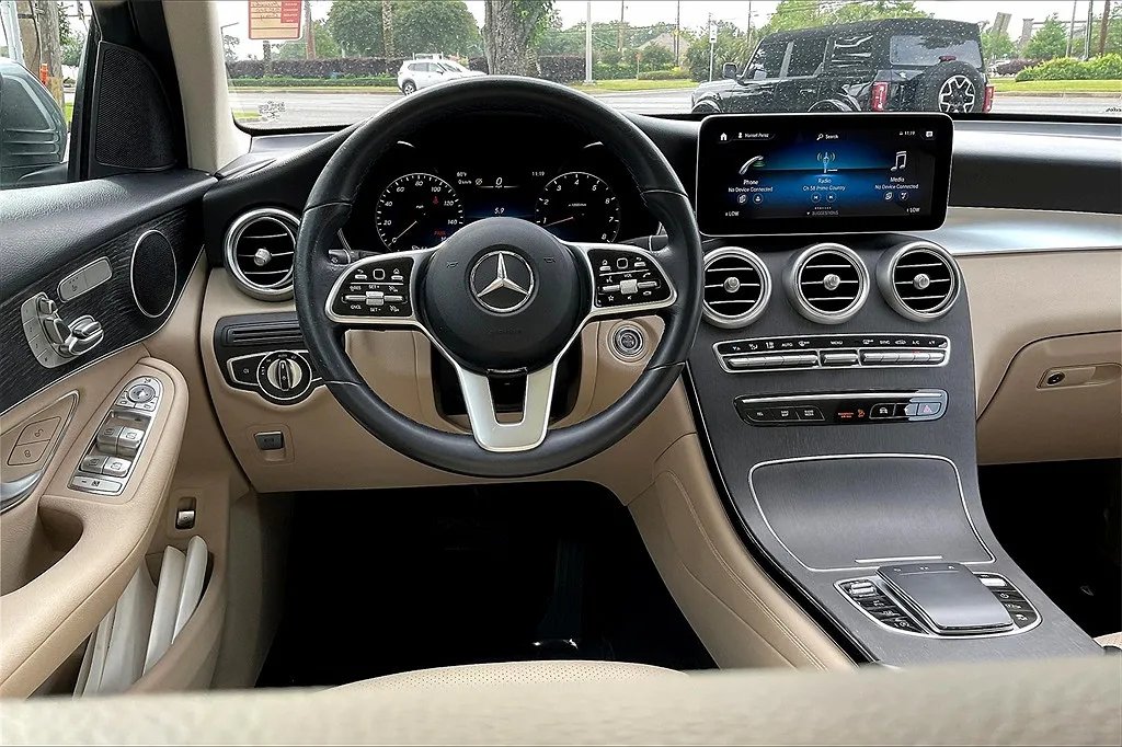 2021 Mercedes-Benz GLC 300 image 4