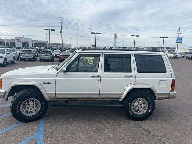 1996 Jeep Cherokee Country image 3
