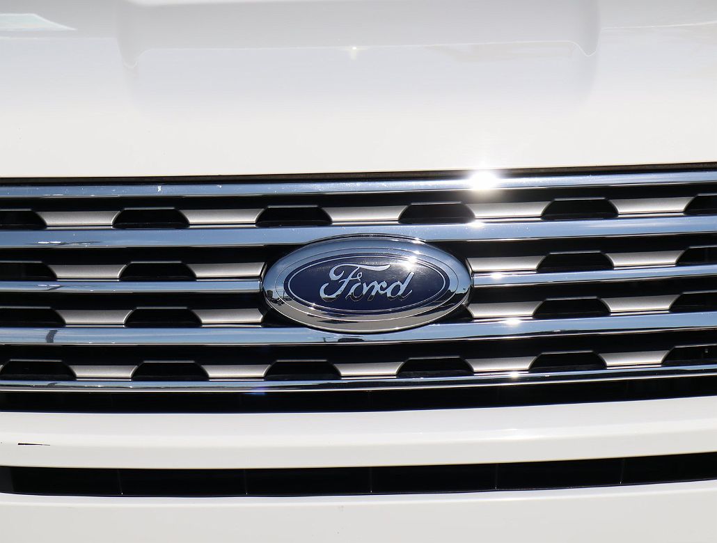 2021 Ford Expedition Limited image 2