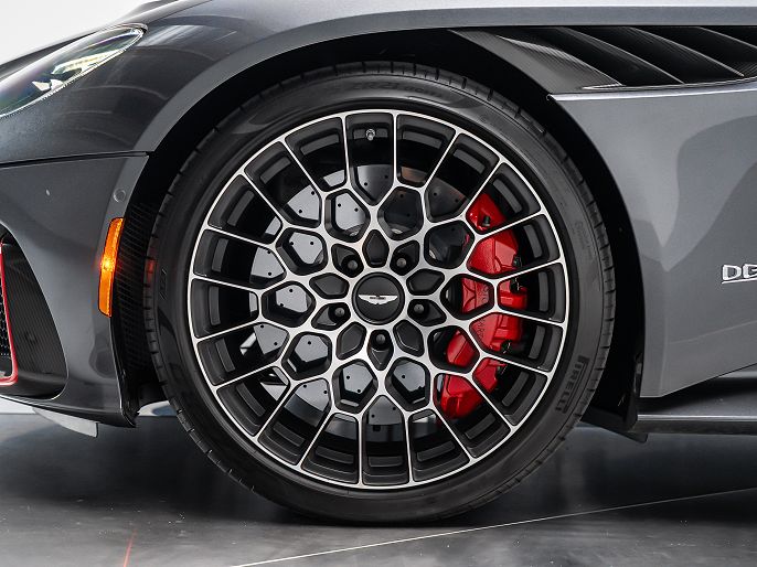 2023 Aston Martin DBS