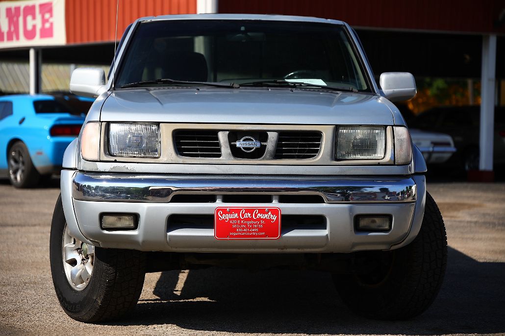 2000 Nissan Frontier null image 2