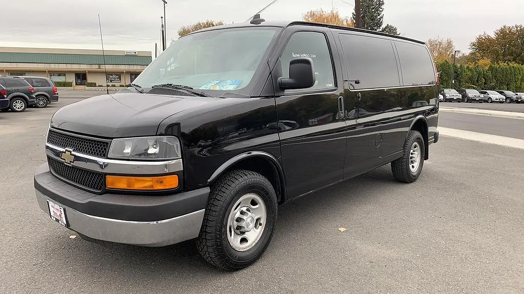 2016 Chevrolet Express 2500 image 0
