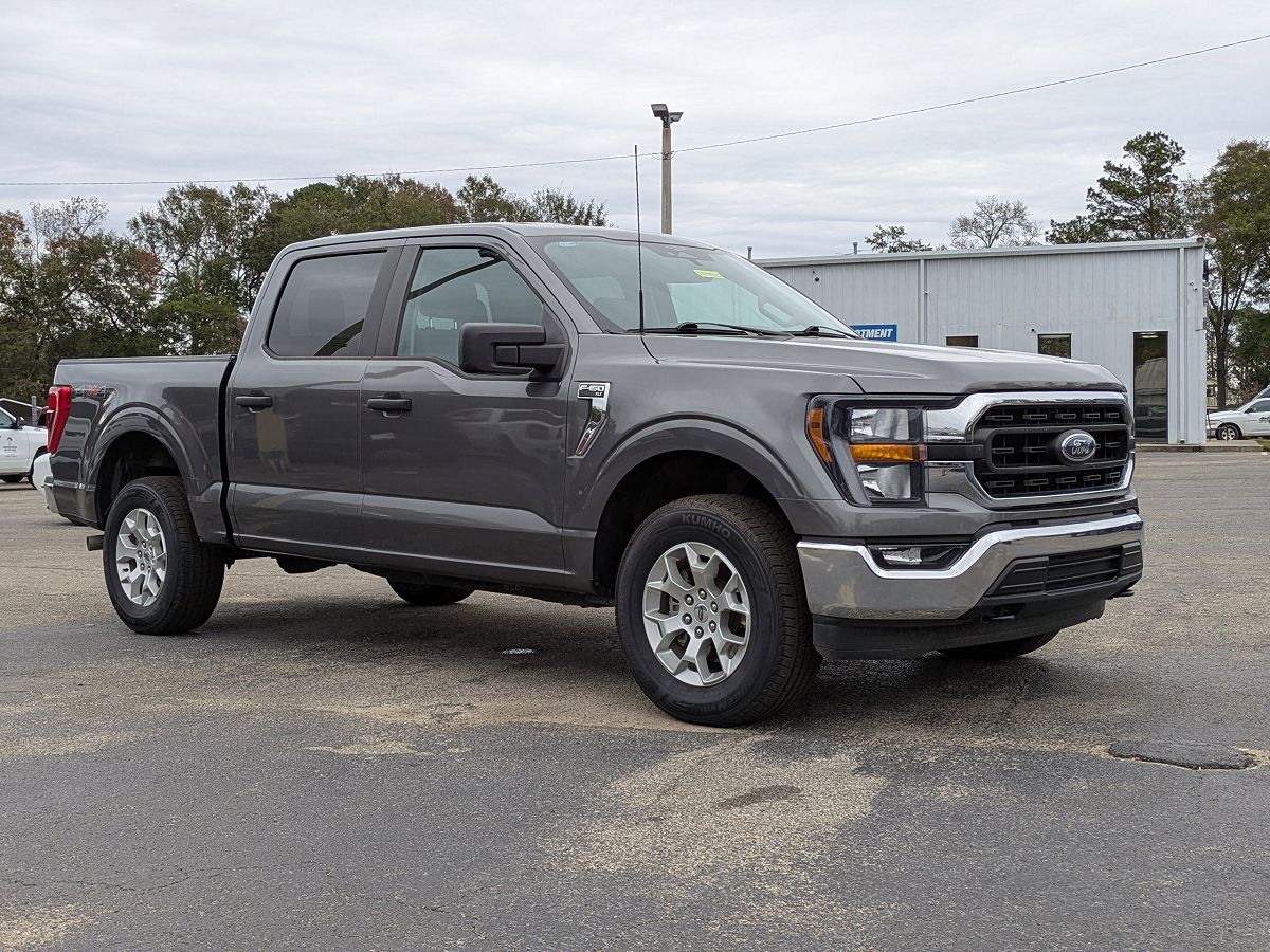 2023 Ford F-150 XLT photo 2