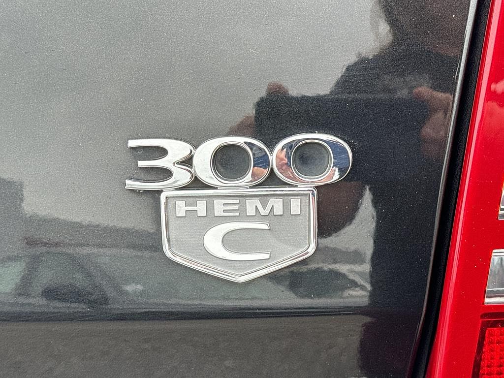2005 Chrysler 300 C image 4