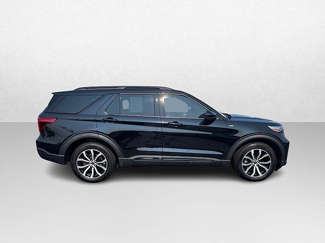 2022 Ford Explorer ST-Line image 1