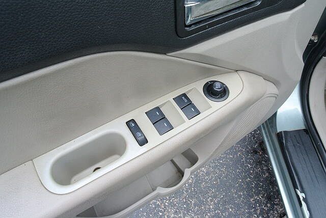 2006 Ford Fusion SE image 14