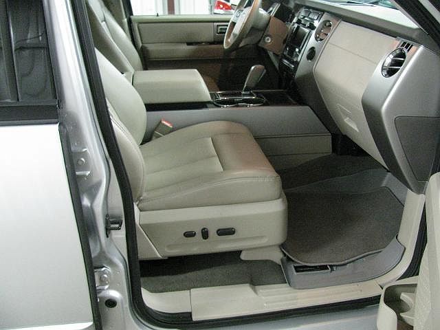 2013 Ford Expedition Limited image 19