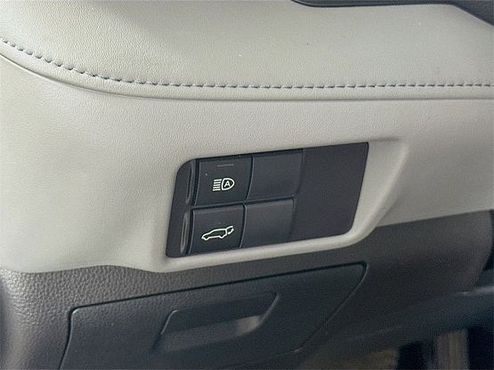 2022 Toyota Highlander LE photo 11