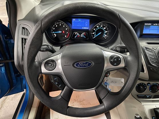 2014 Ford Focus SE photo 3