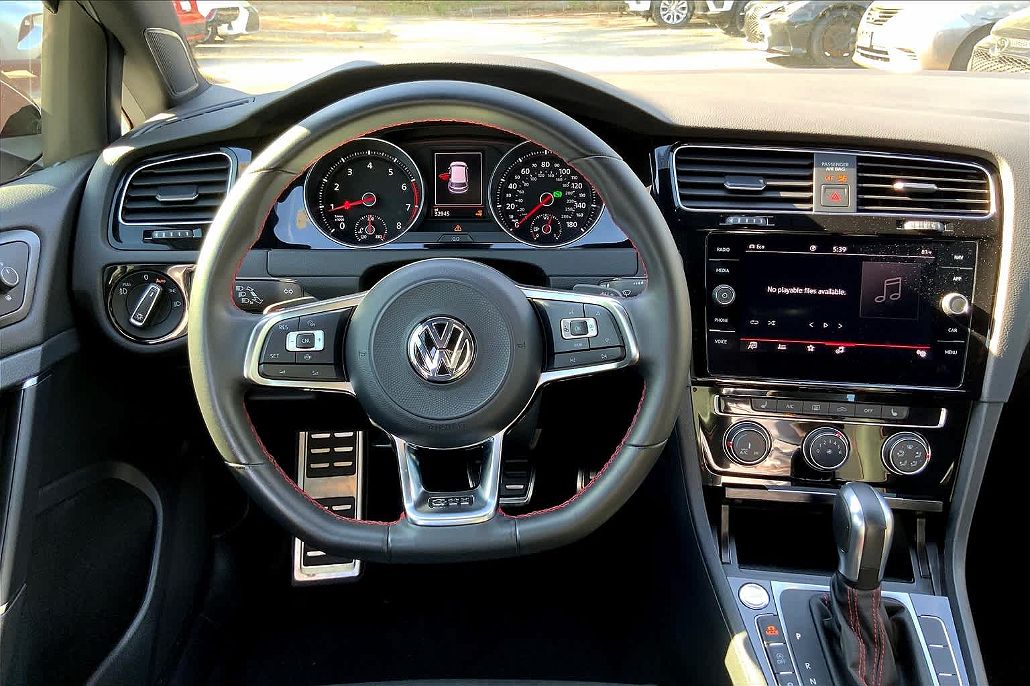 2021 Volkswagen Golf SE image 4