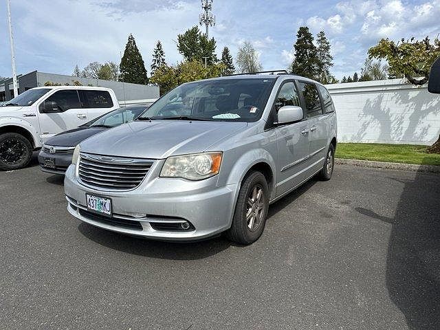 2012 Chrysler Town & Country Touring image 0