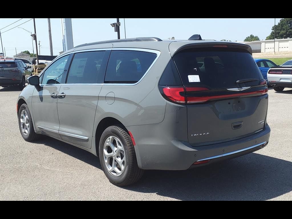 2023 Chrysler Pacifica Limited image 1
