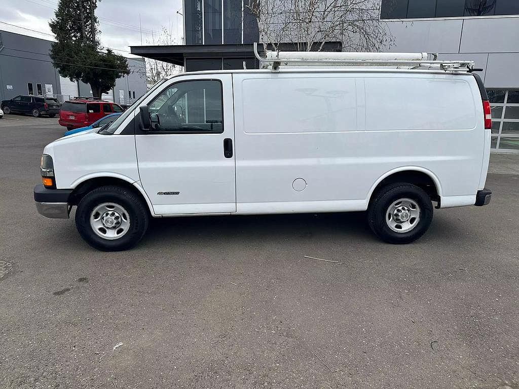 2006 Chevrolet Express 2500 image 1