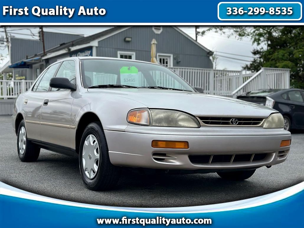 1996 Toyota Camry DX image 0