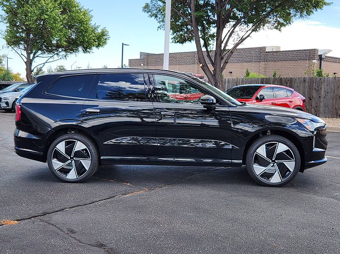 2025 Volvo EX90