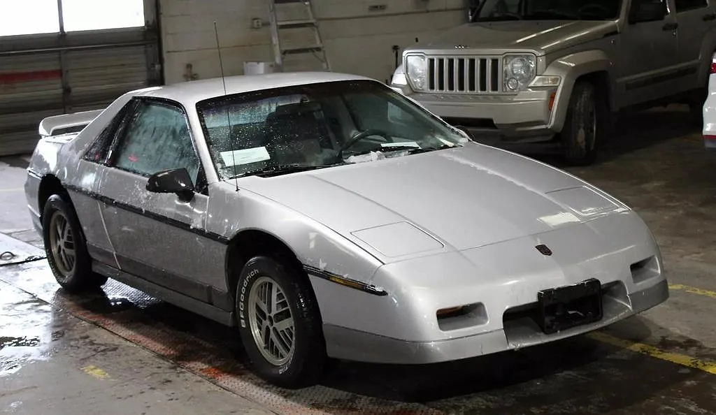 1985 Pontiac Fiero GT image 0