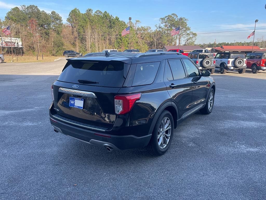 2021 Ford Explorer Limited Edition image 4
