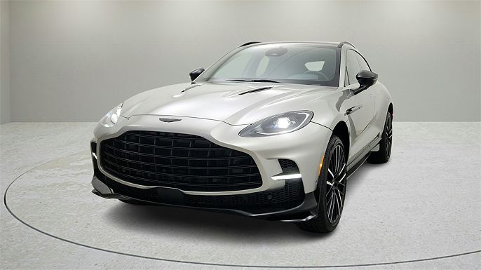 2025 Aston Martin DBX