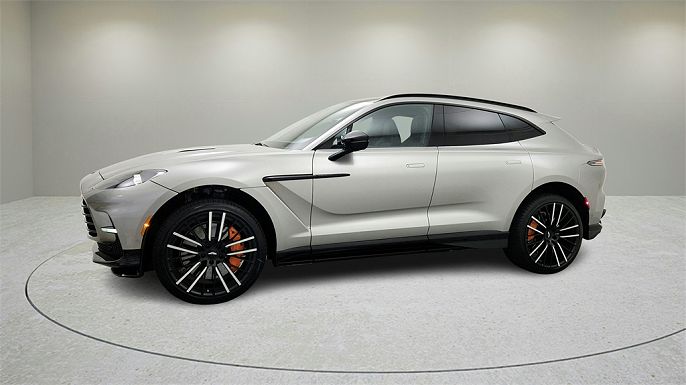 2025 Aston Martin DBX