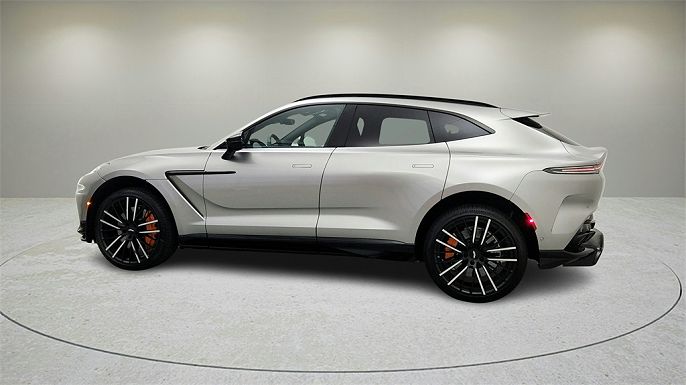 2025 Aston Martin DBX